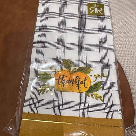 Roberts and Reid Plaid dinner/guest Napkins with Pumpkin Design - Picture 1 of 2